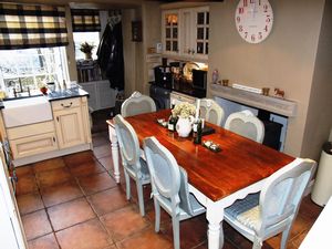 Dining Kitchen - click for photo gallery